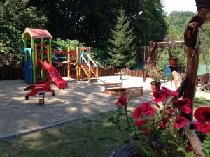 Children's play area sa Hotel Fantanita Haiducului