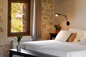 A bed or beds in a room at El Gresol - Naturaleza y Relax