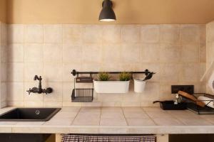 A kitchen or kitchenette at El Gresol - Naturaleza y Relax