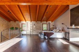 A bed or beds in a room at El Gresol - Naturaleza y Relax