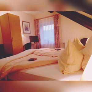 Postel nebo postele na pokoji v ubytování Hotel Klinger