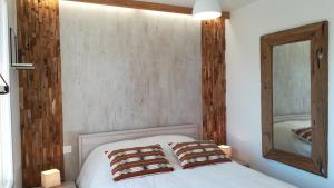 Кровать или кровати в номере Appartement l'Estivalière face à la mer