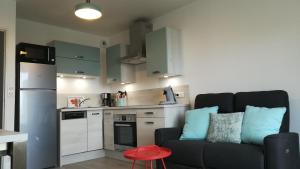 Кухня или мини-кухня в Appartement l'Estivalière face à la mer
