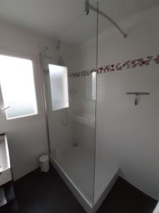 a white bathroom with a shower and a window at RESIDENCE APPART CENTRE VILLE LORIENT Calme Garage in Lorient