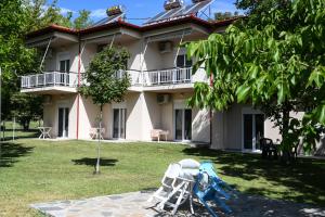 Κήπος έξω από το Priona Rooms