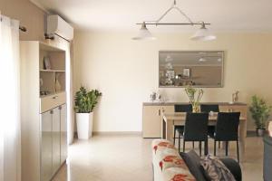 Η κουζίνα ή μικρή κουζίνα στο SAPPHIRE & IVORY Luxury Apartments - Kavala