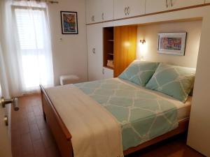 Postel nebo postele na pokoji v ubytování Apartments Kuzmanic