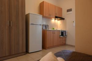 Η κουζίνα ή μικρή κουζίνα στο Priona Rooms