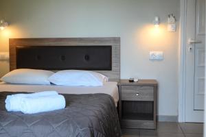 Ένα ή περισσότερα κρεβάτια σε δωμάτιο στο Kalouda Rooms