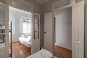a bedroom with a bed and a room with a mirror at Albergue Casa de Abreu in Redondela