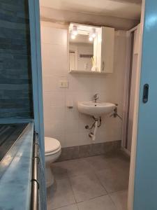 A bathroom at La casetta di Gaia