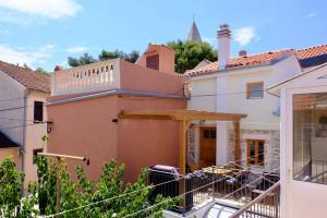 Budova, kde se vila nachází