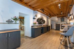 Kuchyňa alebo kuchynka v ubytovaní Hotel Landhaus Lungau