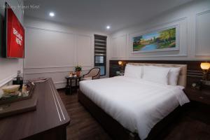 Voodi või voodid majutusasutuse Hillary Hanoi Hotel toas