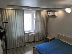 Кровать или кровати в номере Apartment On Naugorskoye Shosse