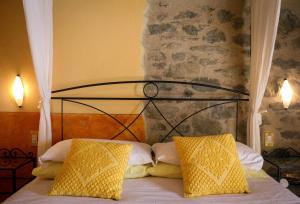 Postel nebo postele na pokoji v ubytování OASI LIGNANA Suite Apartments