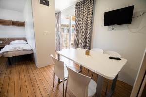 a small room with a white table and chairs at Mediteran Homes with Terme Čatež Tickets in Čatež ob Savi