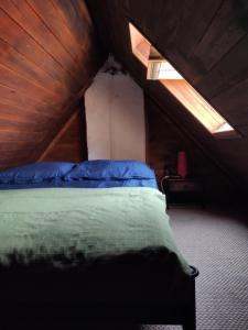 Łóżko lub łóżka w pokoju w obiekcie Letni Wiatr Willa Retro