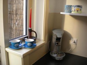 Coffee at tea making facilities sa Bed & Breakfast Maria