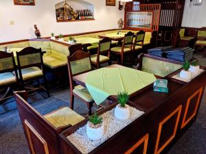 a restaurant with tables and chairs in a room at Pension Josef in Františkovy Lázně