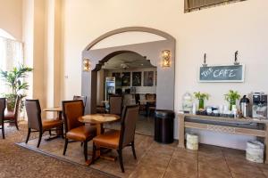 Příslušenství pro přípravu čaje a kávy v ubytování Forest Villas Hotel