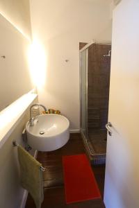 Kylpyhuone majoituspaikassa Taormina SeaSuite Fondaco Parrino