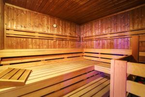 Foto dalla galleria di Active & Wellness Hotel Subterra a Ostrov