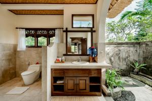 Koupelna v ubytování Alam Shanti Ubud