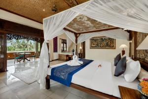 Postel nebo postele na pokoji v ubytování Alam Shanti Ubud