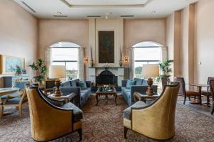 Posezení v ubytování Forest Villas Hotel