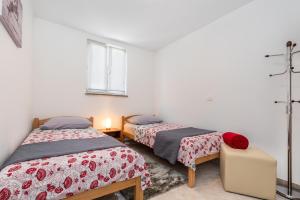 Postel nebo postele na pokoji v ubytování Apartmani Antonija