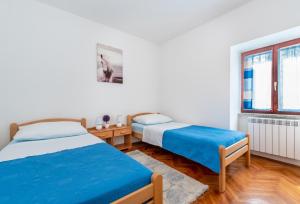 Postel nebo postele na pokoji v ubytování Apartmani Antonija