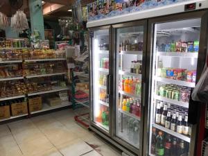 Σούπερ μάρκετ ή άλλα καταστήματα σε αυτό το ξενοδοχείο διαμερισμάτων ή εκεί κοντά