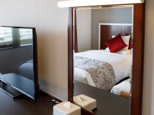 Postel nebo postele na pokoji v ubytování HOTEL MYSTAYS Maihama