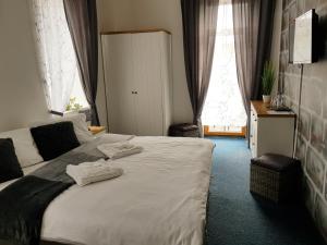 Postel nebo postele na pokoji v ubytování Hotel Camelot