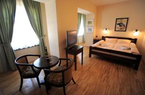 Postel nebo postele na pokoji v ubytování Kalin Hotel