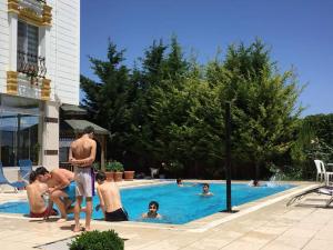 Bazén v ubytování HD Miray Otel nebo v jeho okolí