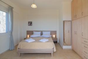 Posteľ alebo postele v izbe v ubytovaní Haravgi 5 bedrooms villa