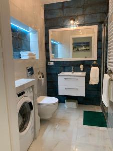 Kúpeľňa v ubytovaní Apartament Jantarowe Zacisze Blue