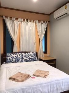 Ένα ή περισσότερα κρεβάτια σε δωμάτιο στο Kanokwan Guesthouse
