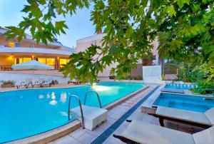 Bazén v ubytování Hotel Filia nebo v jeho okolí