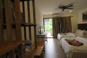 Ein Bett oder Betten in einem Zimmer der Unterkunft The Barat Tioman Beach Resort