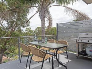 Gallery image of Sebastapol, 4,66 Thurlow Avenue - Unit with wonderful views across the bay in Nelson Bay