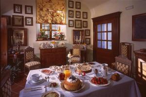 Um restaurante ou outro lugar para comer em Castello Di Strambinello