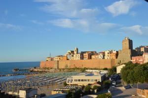 a city with a bunch of umbrellas on a beach at Le volte nel borgo in Termoli