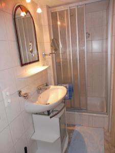 a bathroom with a sink and a shower at Gästehaus Grath in Lindenberg im Allgäu