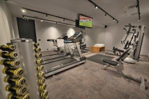 Posilňovňa alebo fitness centrum v ubytovaní Grand Hotel Hradec
