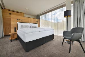 Postel nebo postele na pokoji v ubytování Grand Hotel Hradec + 37 fotografií