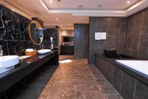 Koupelna v ubytování Sun Motel + 34 fotografií