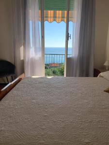 a bedroom with a bed and a view of the ocean at Casa Perla in Lavagna